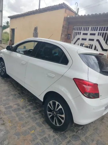 Chevrolet Onix Hatch LT 1.4 8V Flex Power Mec. 4P 2014