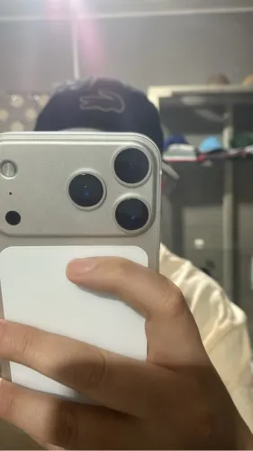 Vendo iPhone 11 carcaça 17 pro bateria 84 chama que dá negócio