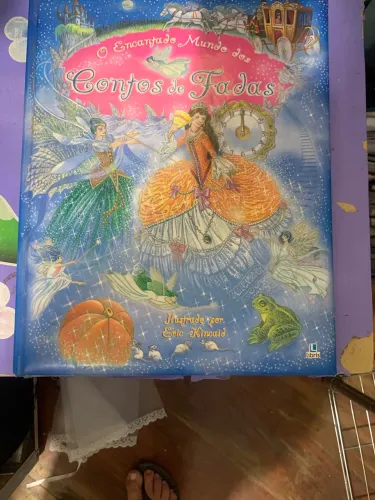 Livro illustrato Encatado Mundo dos Contos de Fadas editora Libris