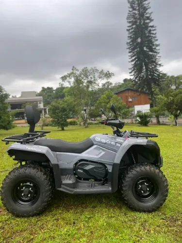 Quadriciclo 4x4 automático 