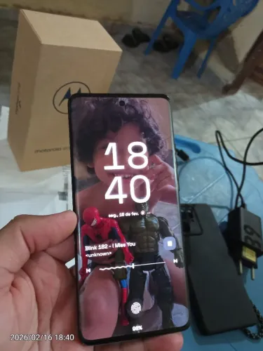 Moto Edge 40 impecável 