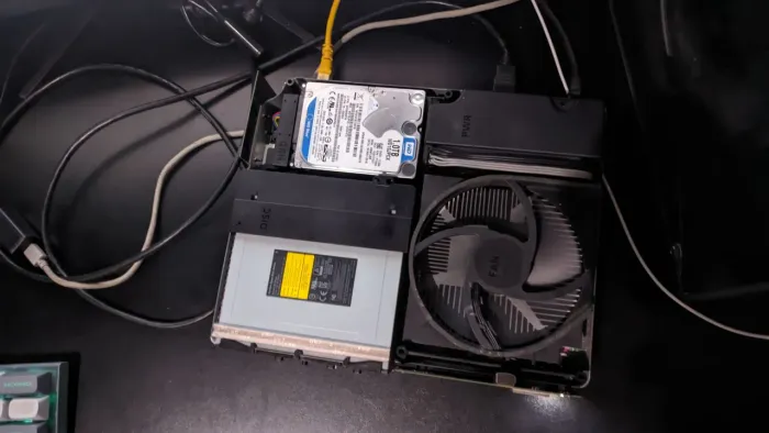 Faço limpeza e troca de pasta térmica de vídeo games.