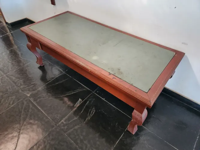 Mesa de centro em madeira e ardósia 