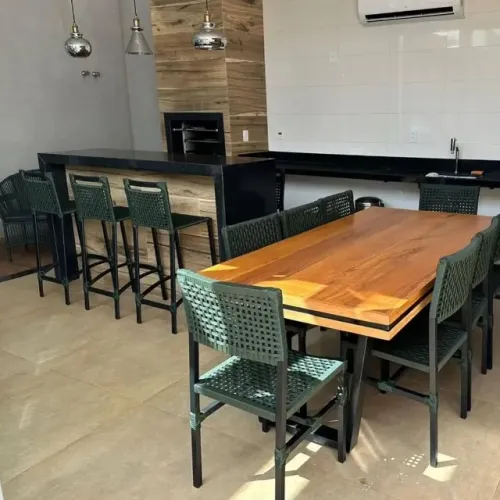 MESA COM TAMPO DE MADEIRA + 8 CADEIRAS DE CORDA NÁUTICA