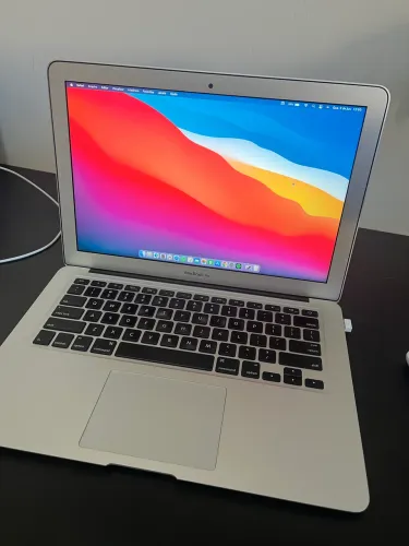 MacBook Air Intel core i5 8GB RAM 128 SSD