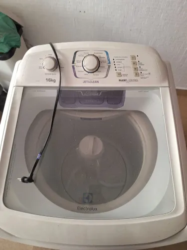 Vendo máquina de lavar eletrolux 16k e perfeito estado