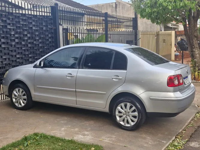 Volkswagen Polo Sedan 1.6 MI Total Flex 8V 4P 2011