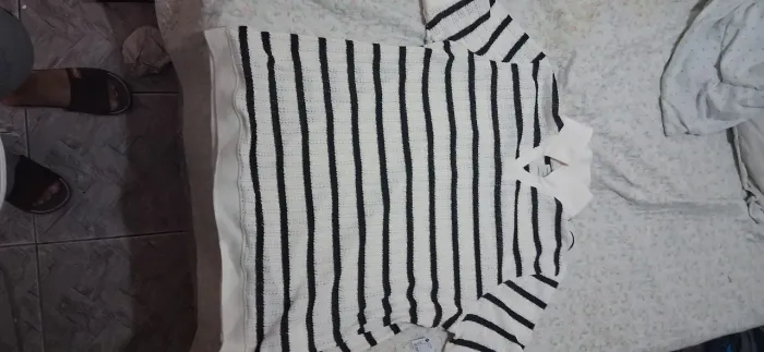 Camisa Polo listrada estilo casaco crochê GG novíssima 