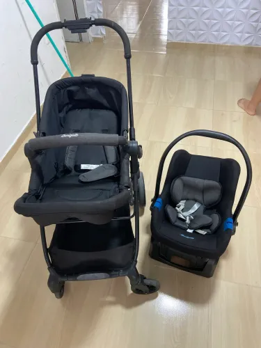 Carrinho de bebê completo 