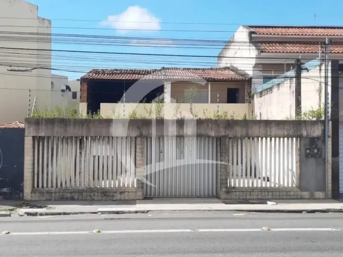 Casa à venda, localizada no bairro Ponto Novo