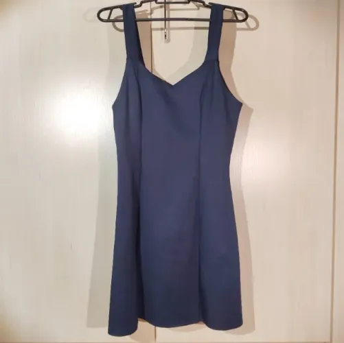 Vestido curto evasê de alças largas azul marinho Lança Perfume