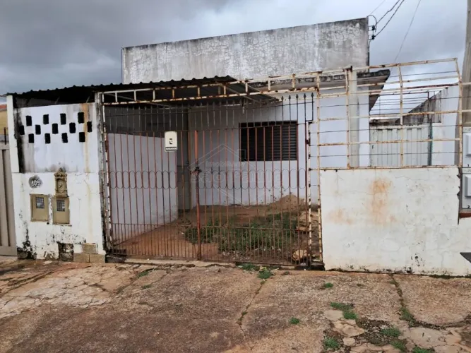 Locação de Casas / Padrão na cidade de Araraquara