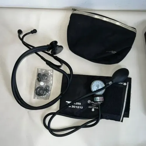 Conjunto estetoscópio com esfimomanômetro