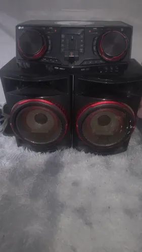 Som LG toca muito muito potente ótimo estado