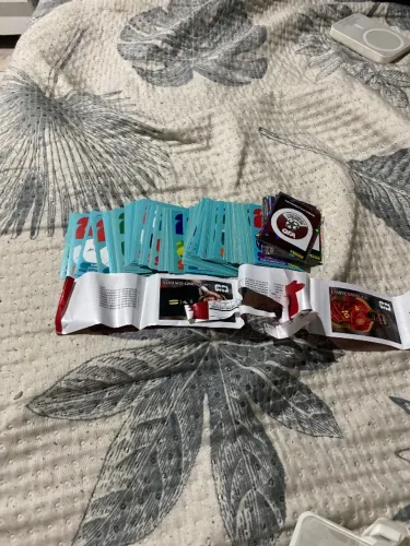 Vendo figurinhas da copa Cd por 1 real ou tudo por 160