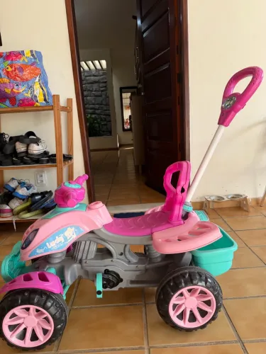 Carrinho mecânico infantil