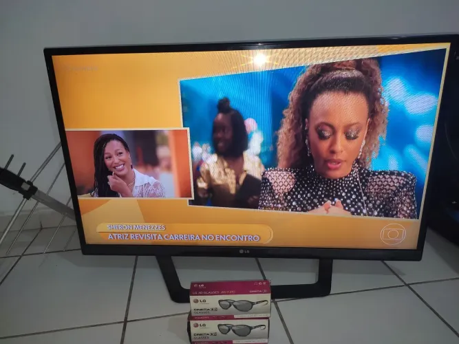 Televisão 42 pol 3D com óculos ( Não é smart )