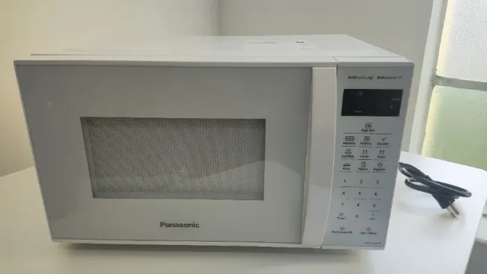 Micro-ondas Panasonic 21L Branco (NN-ST25LW)