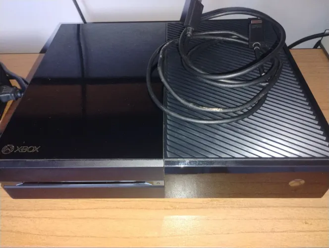 XBOX ONE FAT SEMINOVO, CONTROLE E PILHA RECARREGAVEL