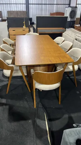 Mesa de Jantar com 08 cadeiras 100% Madeira