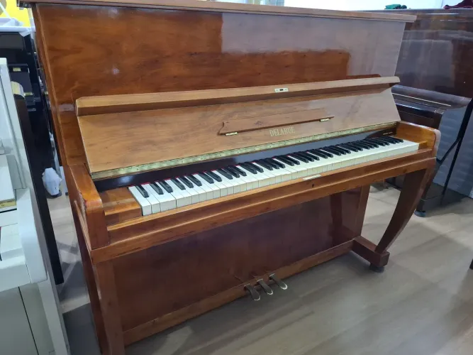Piano Delarue Residencial em Marfim