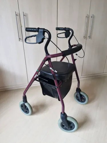 Andador com 4 Rodas Comfort