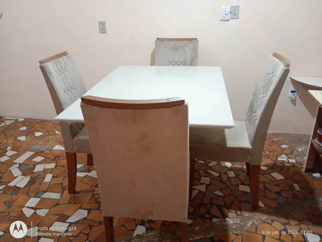 Oi boa tarde se alguém quiser interesse compra esse mesa e 4 cadeiras ? linda top 
