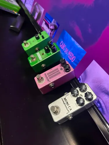 Pedais de guitarra 100 a partir