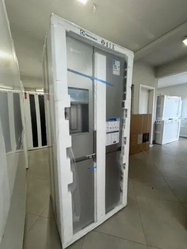 Refrigerador Home Pro Electrolux de 04 Portas nova