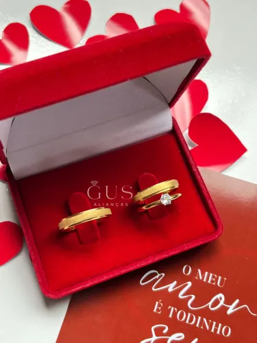 Aliança De Namoro Casamento Noivado Escvd 4mm + Solitária 2mm Dourado