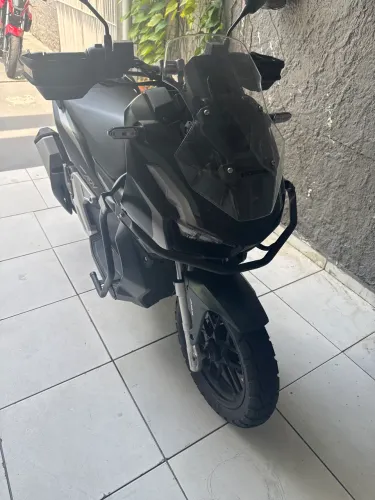 Honda adv com apenas 2800 rodados