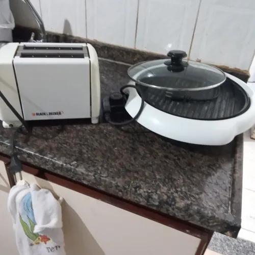 Vendo uma multir Grill 2 e uma torradeira de pão na cor branco o mesmo valor dos 2 produto