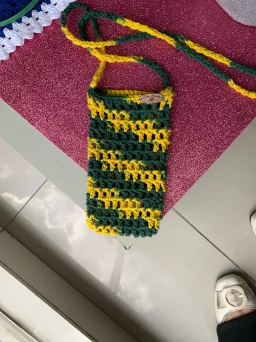 Porta celular Brasil de crochê