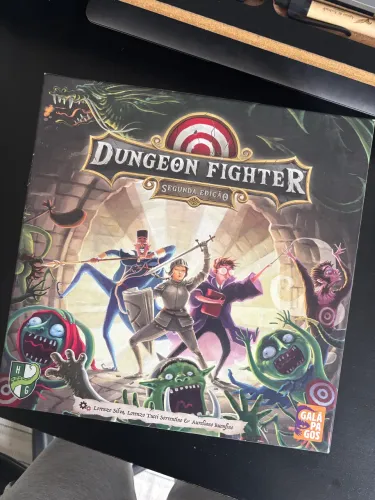 Jogo de tabuleiro Dungeon Fighters segunda edição