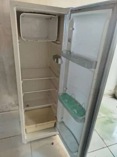 Geladeira cônsul de uma porta