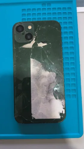 iPhone 13 cor verde militar