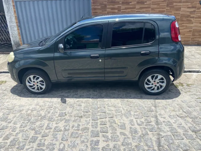 Fiat Uno Vivace Celeb. 1.0 EVO F.flex 8V 5P 2011