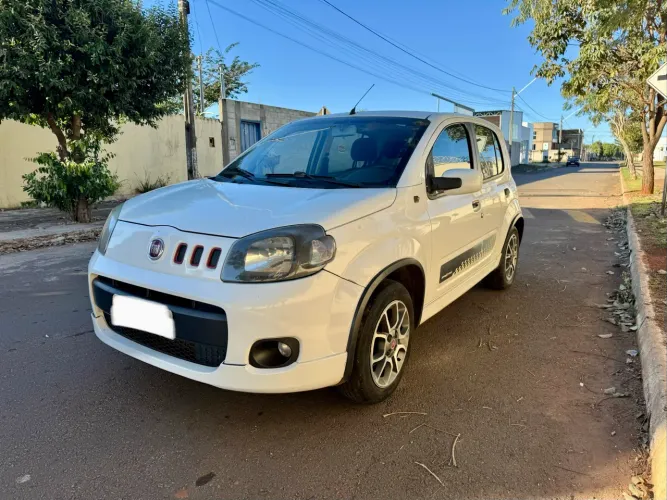 Fiat Uno Sporting 1.4 EVO Fire Flex 8V 4P 2014