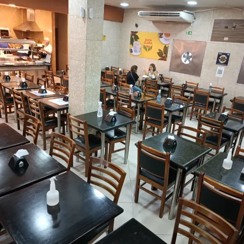 Conjunto de Mesas e Cadeiras Comercial