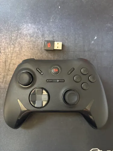 Controle para PC reddragon com e sem fio pouco usado