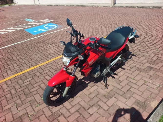 Vendo CB 250 Twister 2016 vermelho brilhante