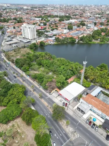 Terreno na Silas Munguba com área total 6154m² em Serrinha - Fortaleza - CE