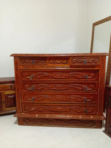 Vendo 1 cama de solteiro, 1 comoda e 2 aparador de cabeceira 