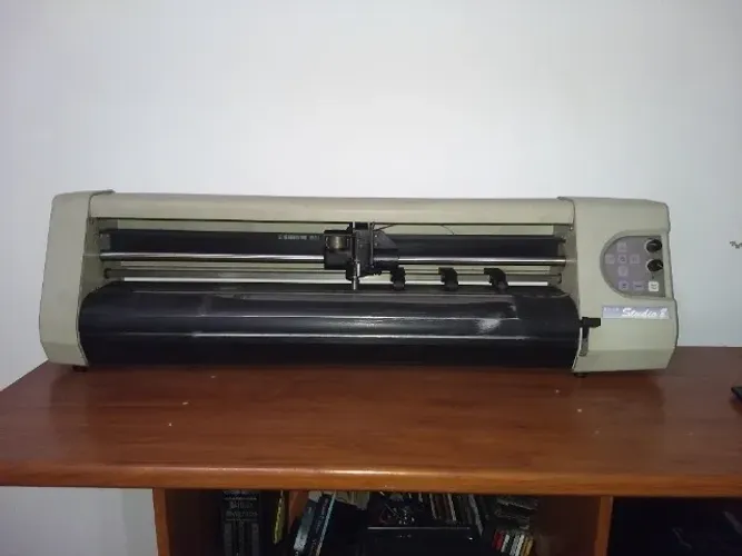 Plotter de Recorte (Adesivo) e Caneta- Ioline Studio 8 - 60cm. da década de 90