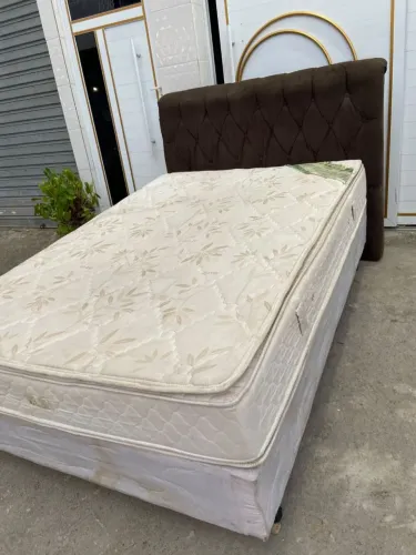 Vendo cama completa com. Cabeceira casal entrego