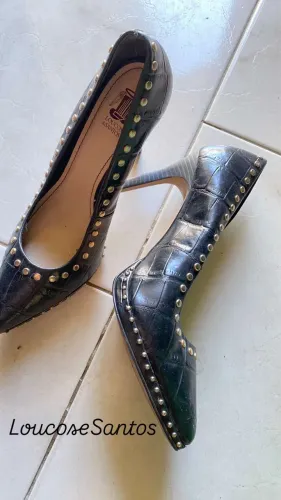 Maravilhoso scarpin Loucos e Santos