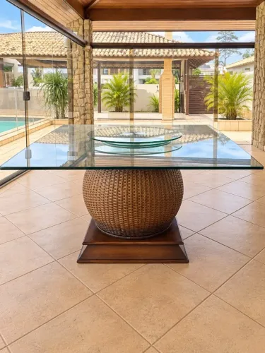 Mesa de jantar Sierra 1,60 x 1,60 - 8 lugares com vidro