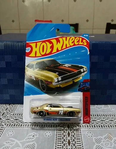Hot Wheels "70 Dogde Hemi Challenger 