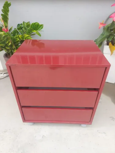 Lindo gaveteiro cor diferente para decorar o ambiente 