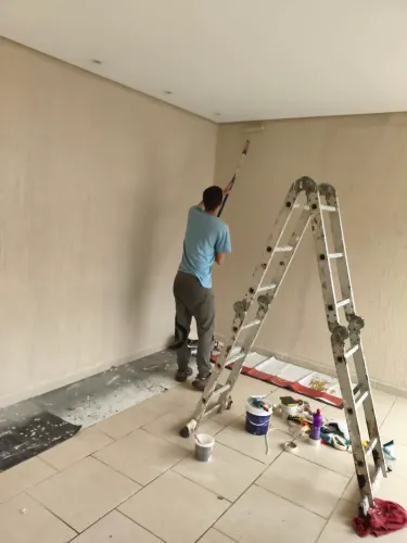 Paralisada a vaga...por enquanto Preciso pintor e ajudante sao jose e caçapava